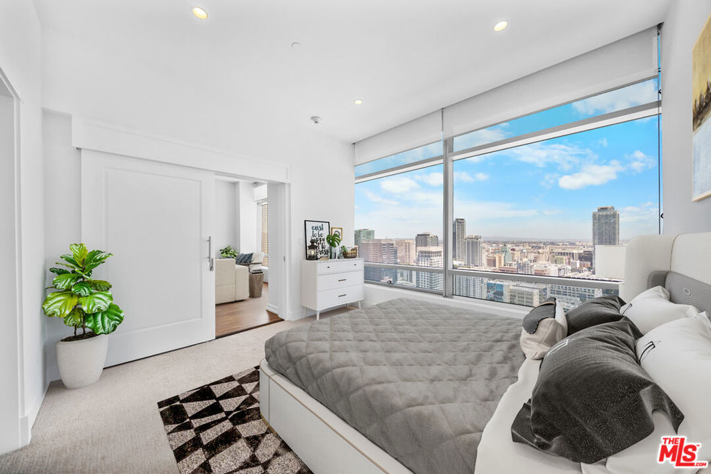 900 W OLYMPIC Boulevard 31E