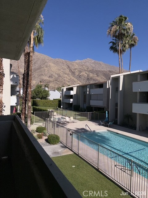 261 E La Verne K