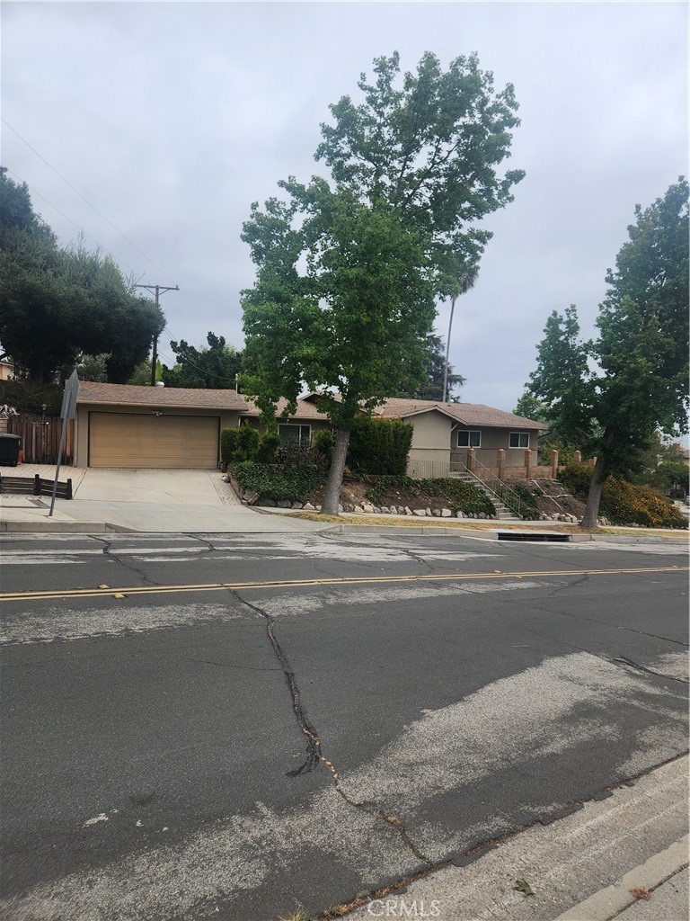 4600 Lauderdale Ave.