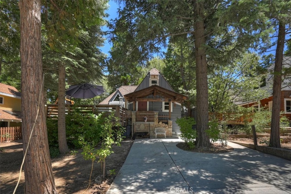 311 Hemlock