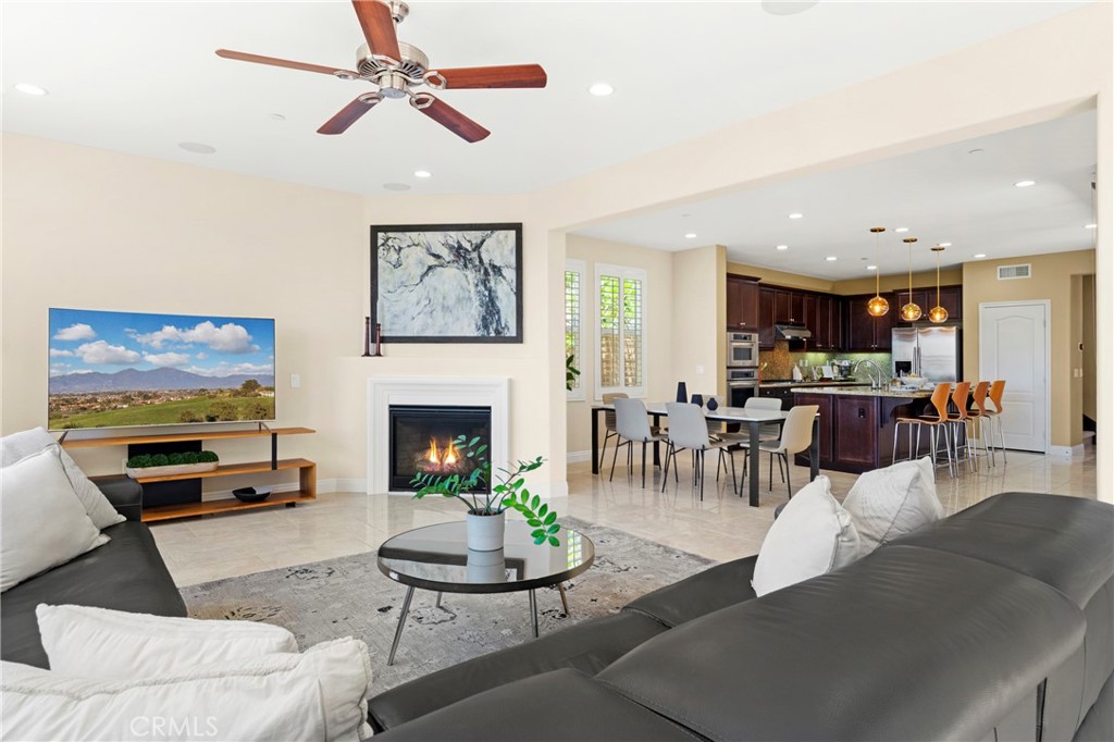 2976 E Coalinga Drive