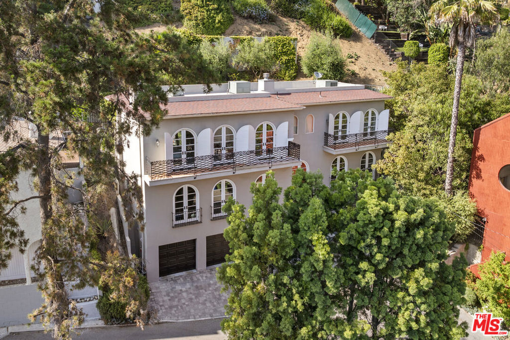 2422 Cazaux Place