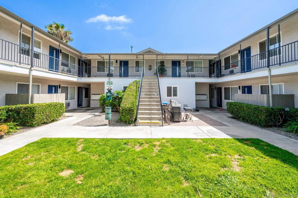 8969 Grossmont Blvd