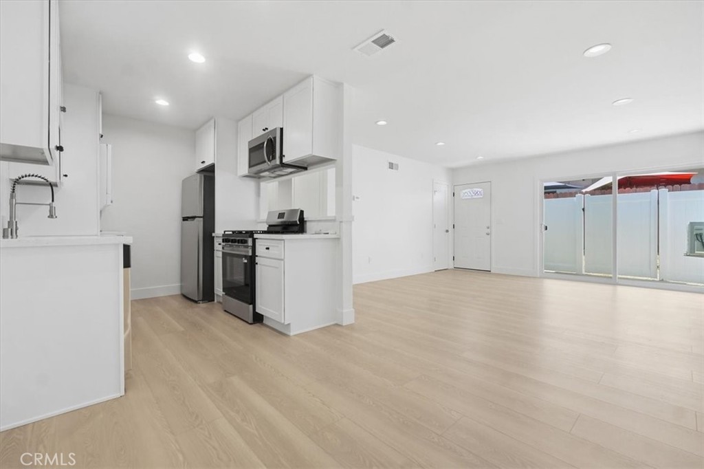 307 N Tustin D