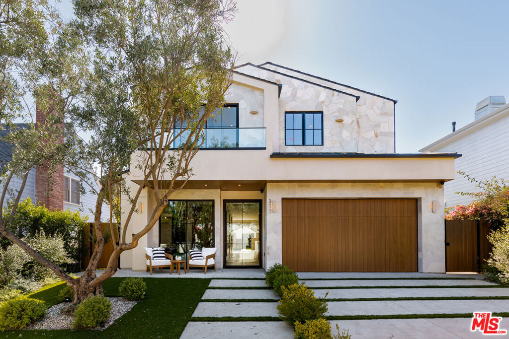 311 N Bowling Green Way