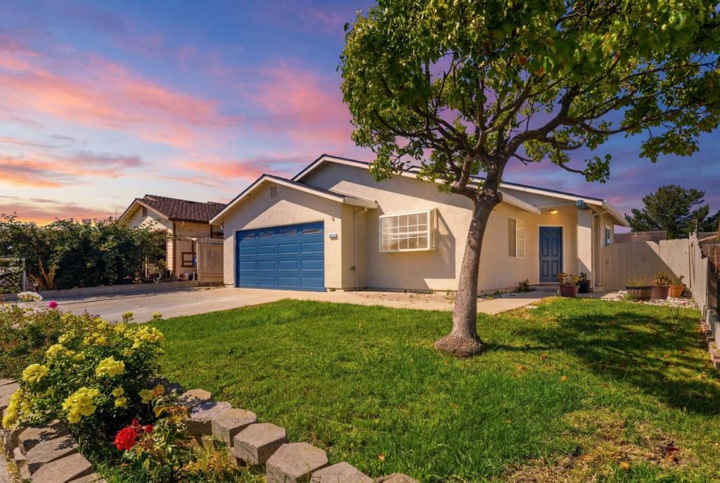 9527 Viva Lane