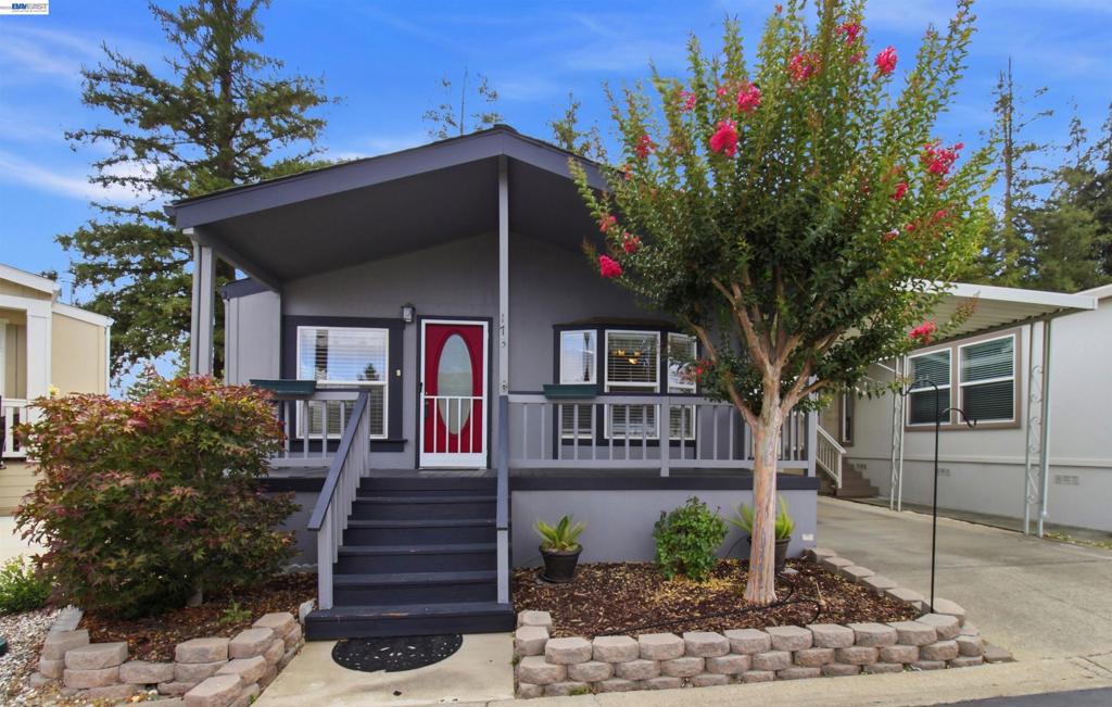 3263 Vineyard Ave