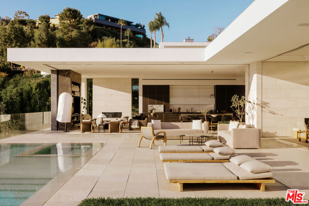 9265 Robin Drive