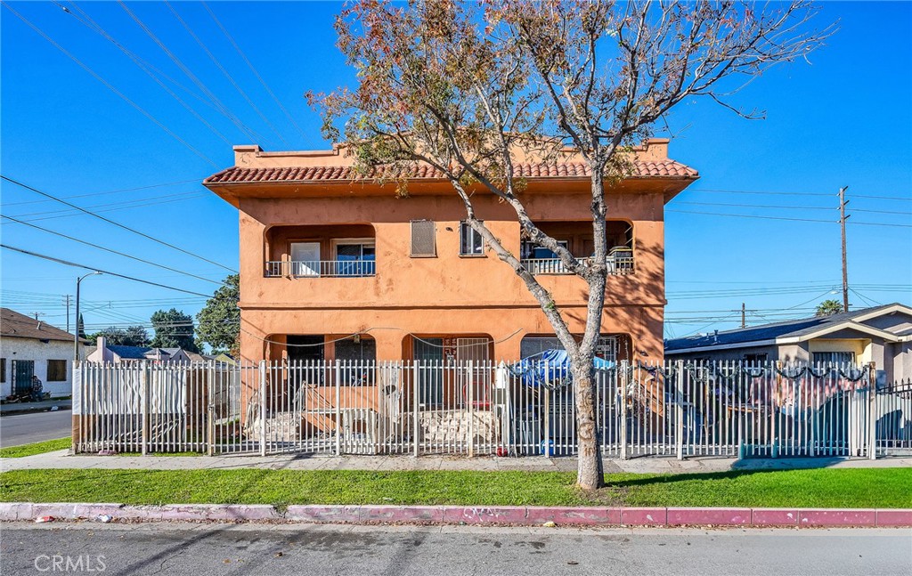 9019 S San Pedro