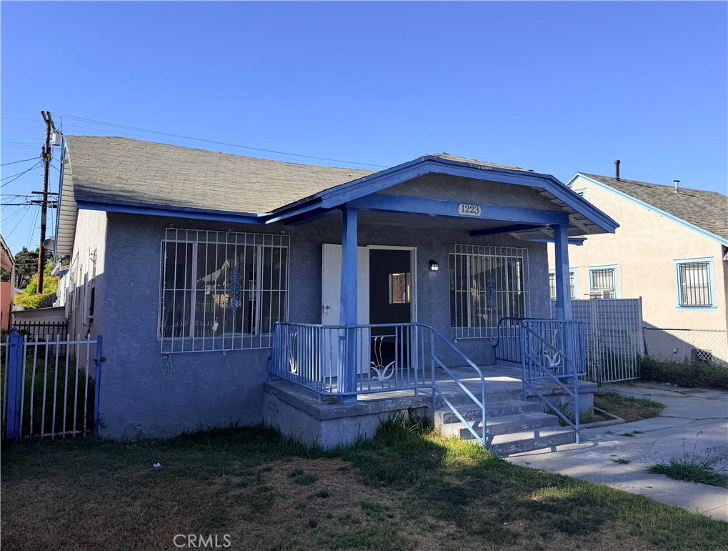 1223 W 69th