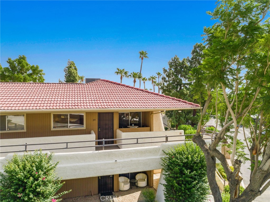 510 N Villa Court 201