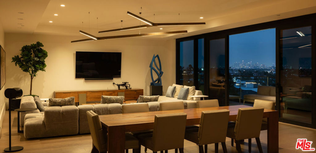 8420 Sunset Boulevard 602