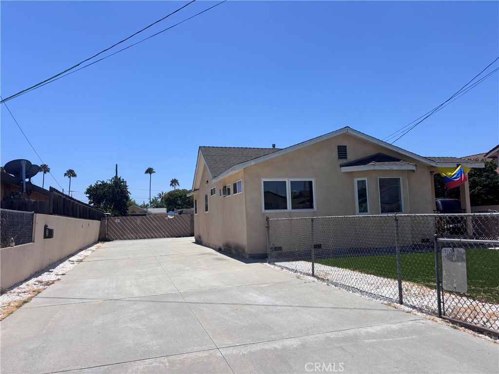 546 E 220th