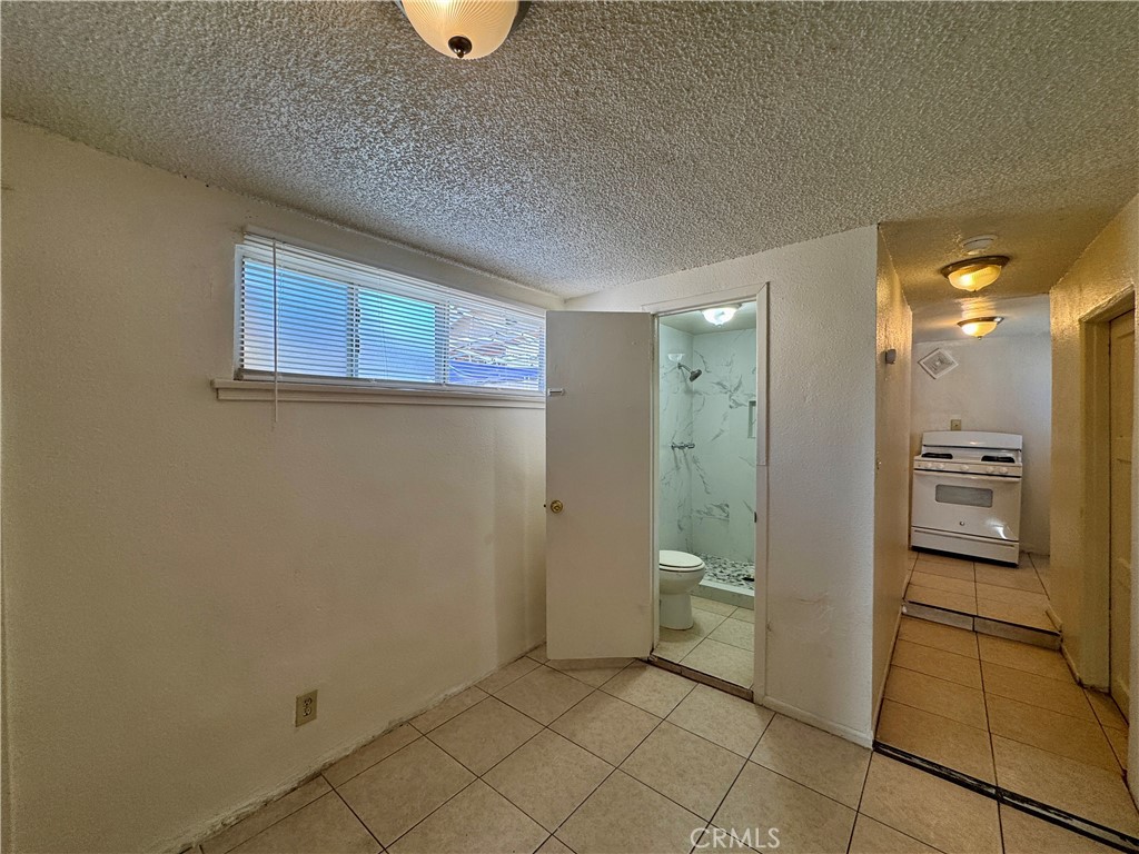 12115 1/4 Morehouse Street 7