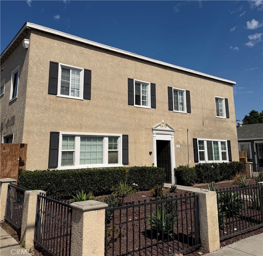1323 Walnut Ave