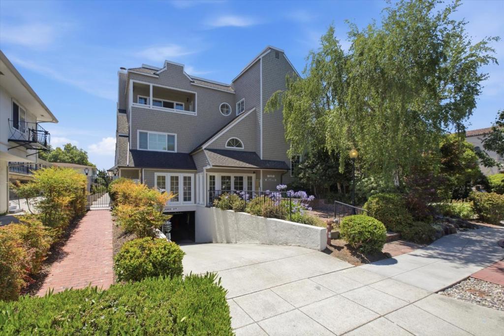 1233 Bellevue Avenue 9