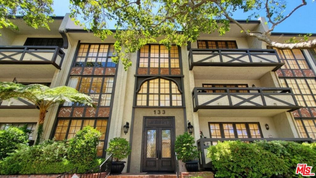 133 S Oakhurst Drive 204