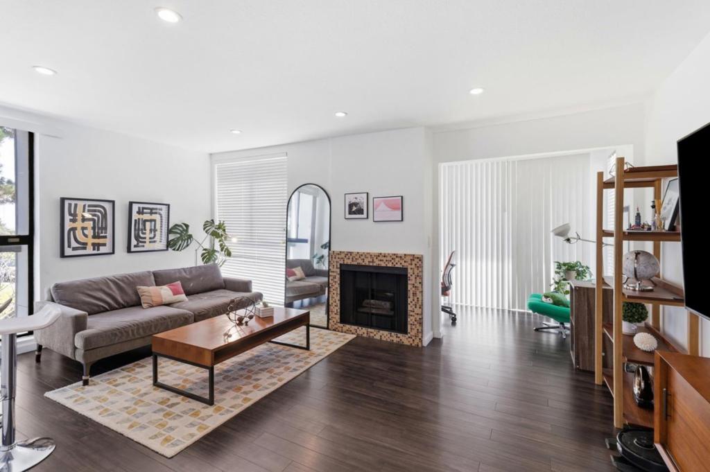 425 Anchor Road 209