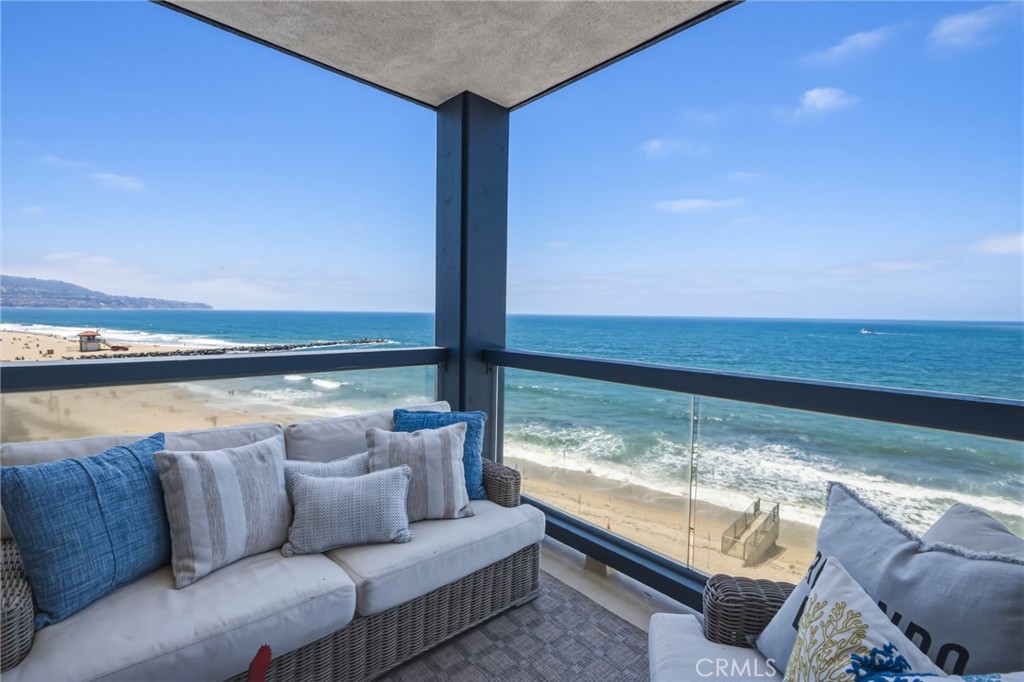 575 Esplanade 207
