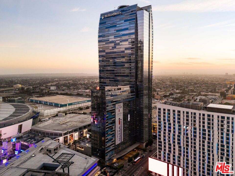 900 W Olympic Boulevard 42E