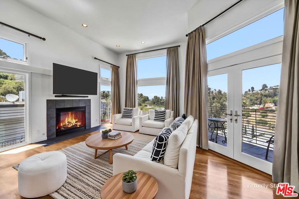 6852 Woody Trail