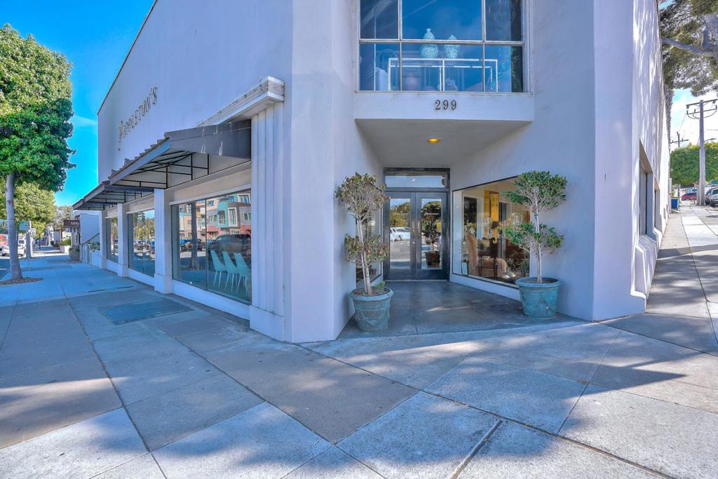 299 Lighthouse Avenue