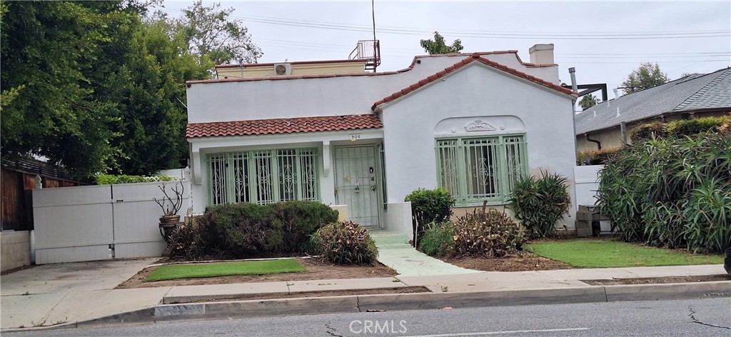906 N Crescent Heights