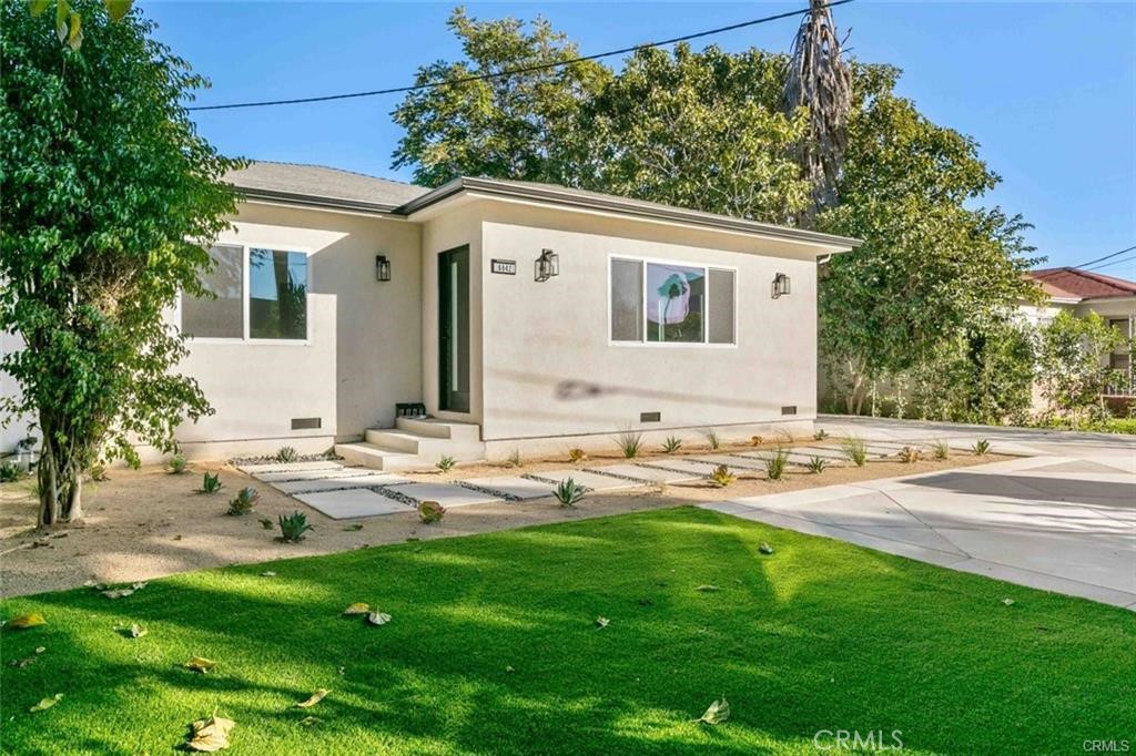 6842 Cedros Avenue
