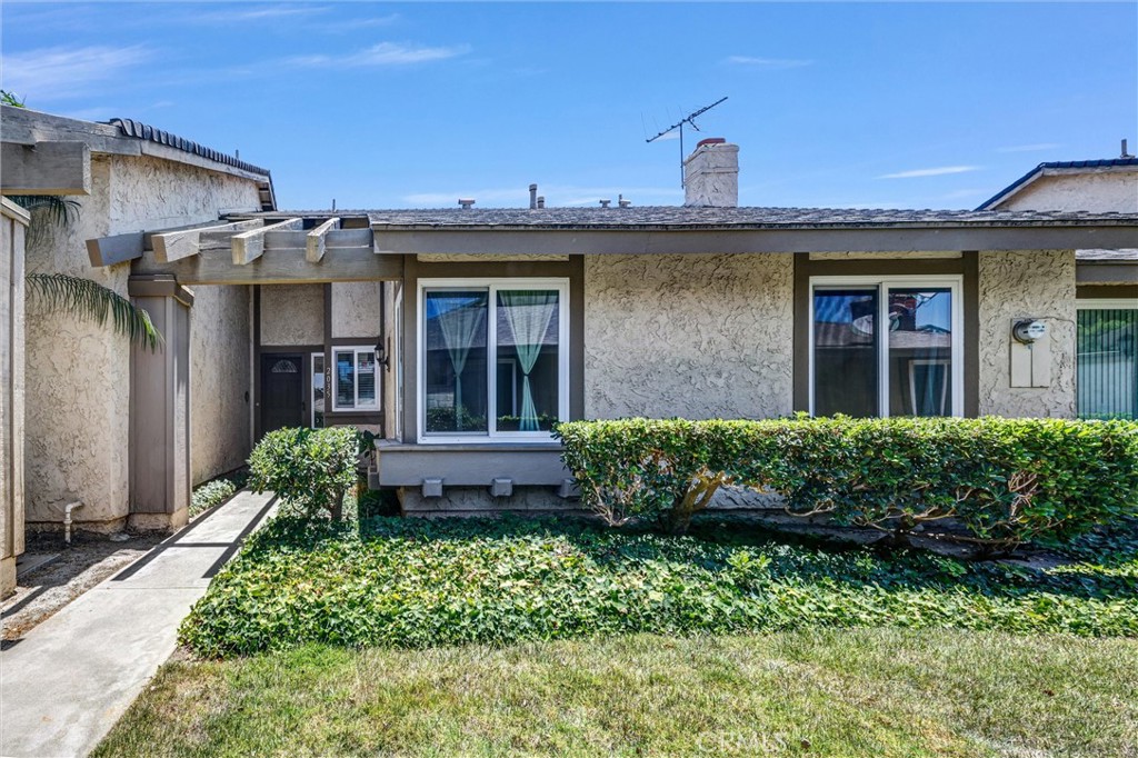 2035 E Blackwood