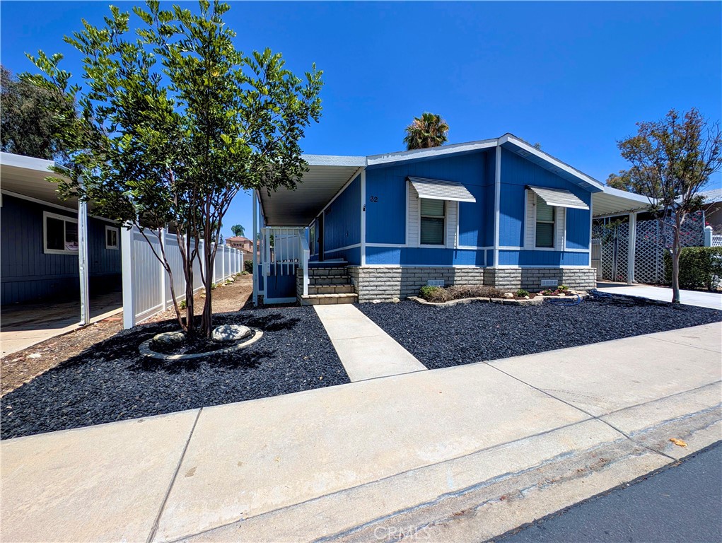 1721 E Colton 32