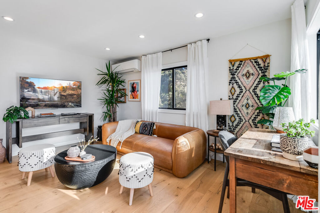 17 Sunset Avenue 4
