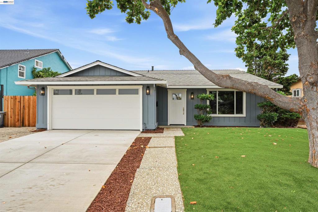 3044 San Andreas Dr