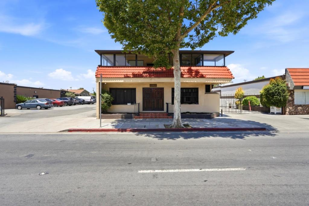 1565 Alum Rock Avenue