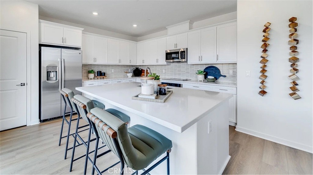 3250 Floral Paseo