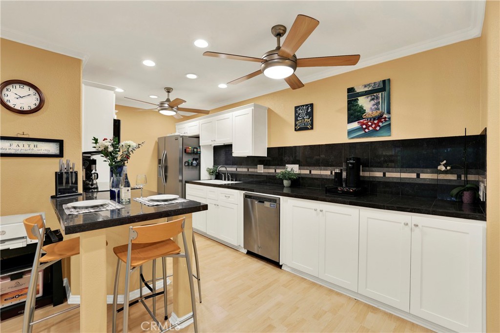 552 N Bellflower 303