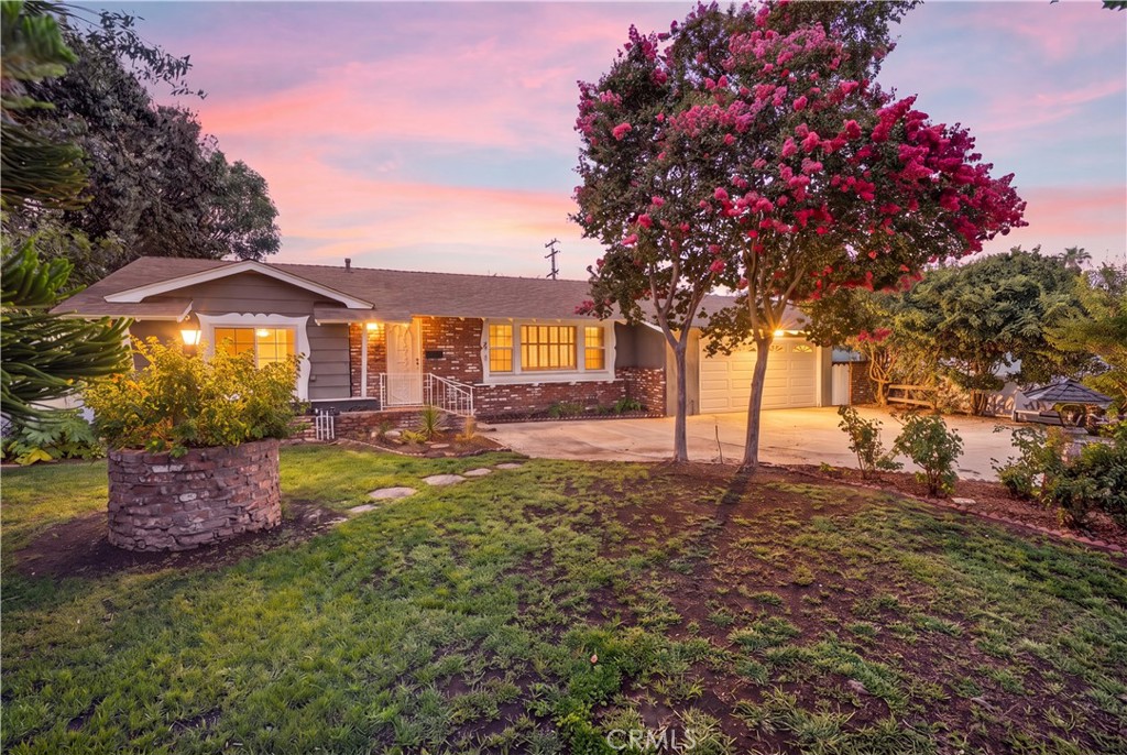 810 W Durness