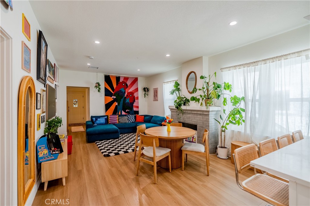 1452 W 22nd
