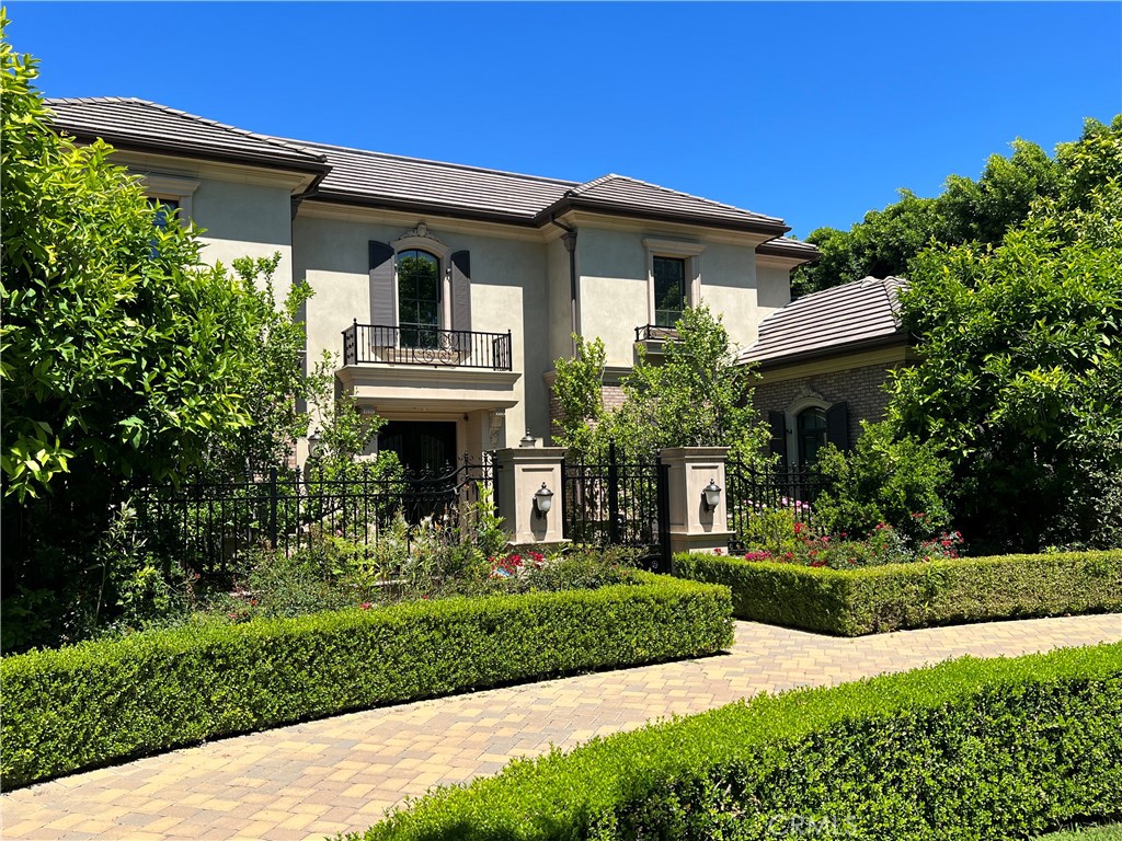 355 W Palm Dr