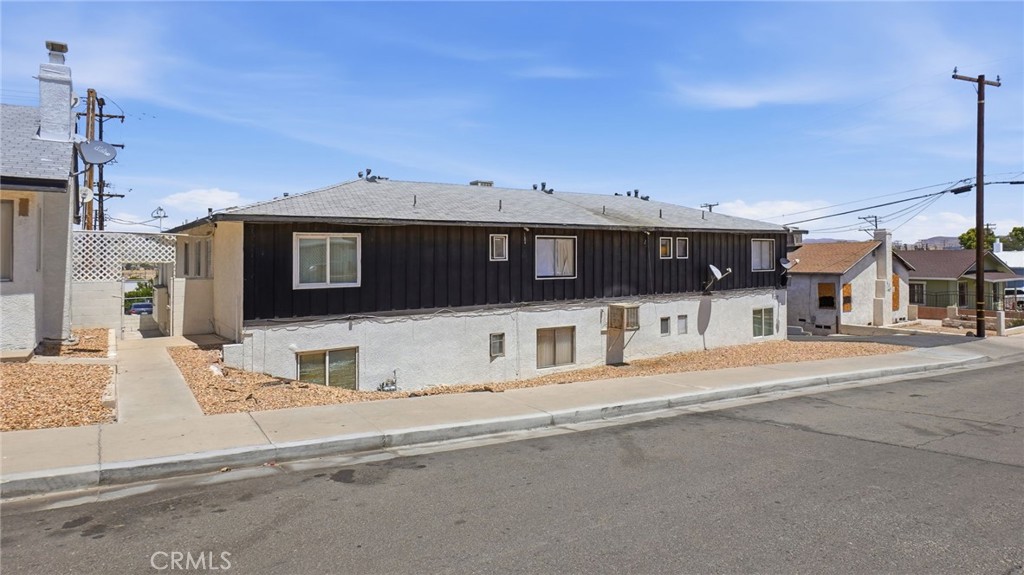 511 E Fredricks