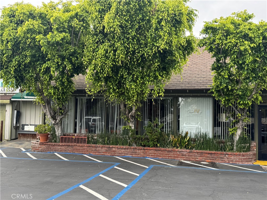 3217 N Verdugo Road 1