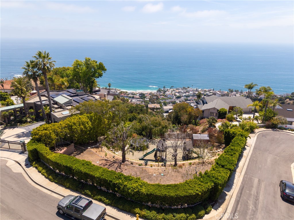 719 Davis Way