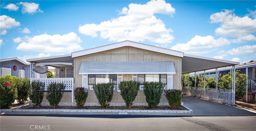 1300 W Menlo Avenue 138