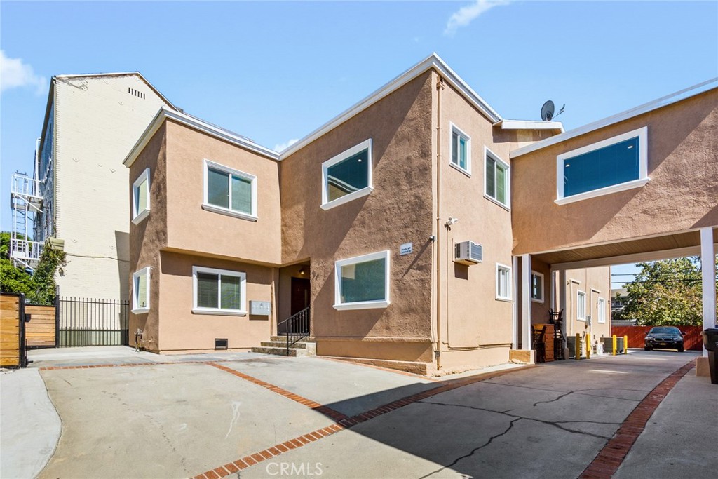 136 N Rampart Boulevard