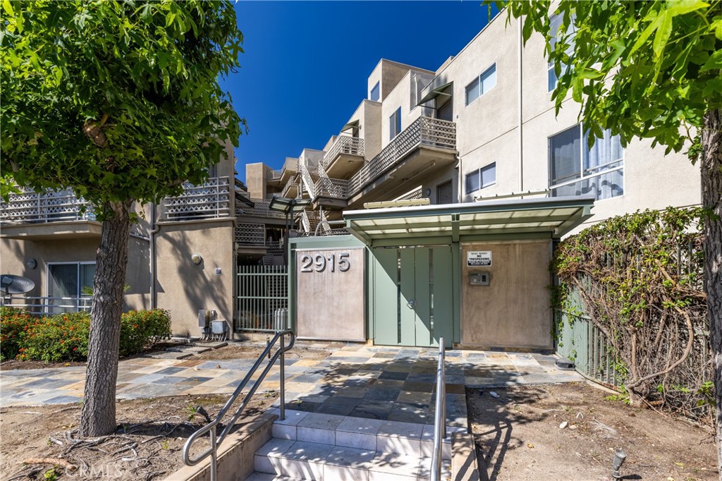 2915 Montrose Avenue 430