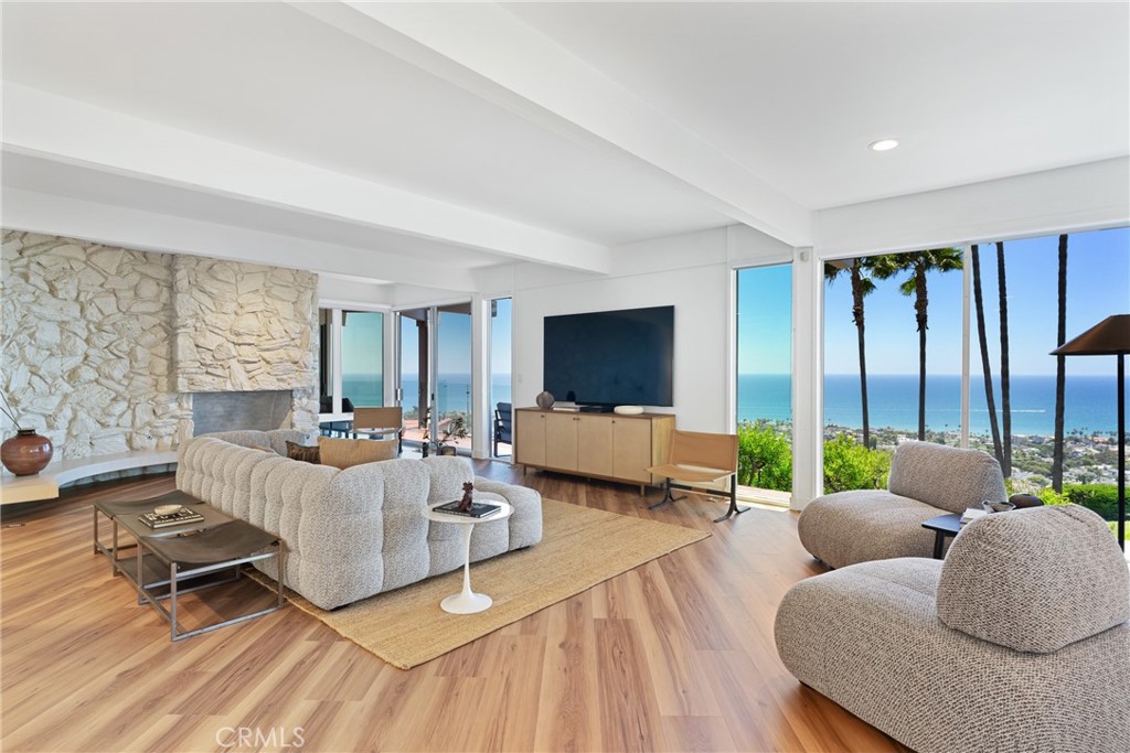 1201 Via La Jolla