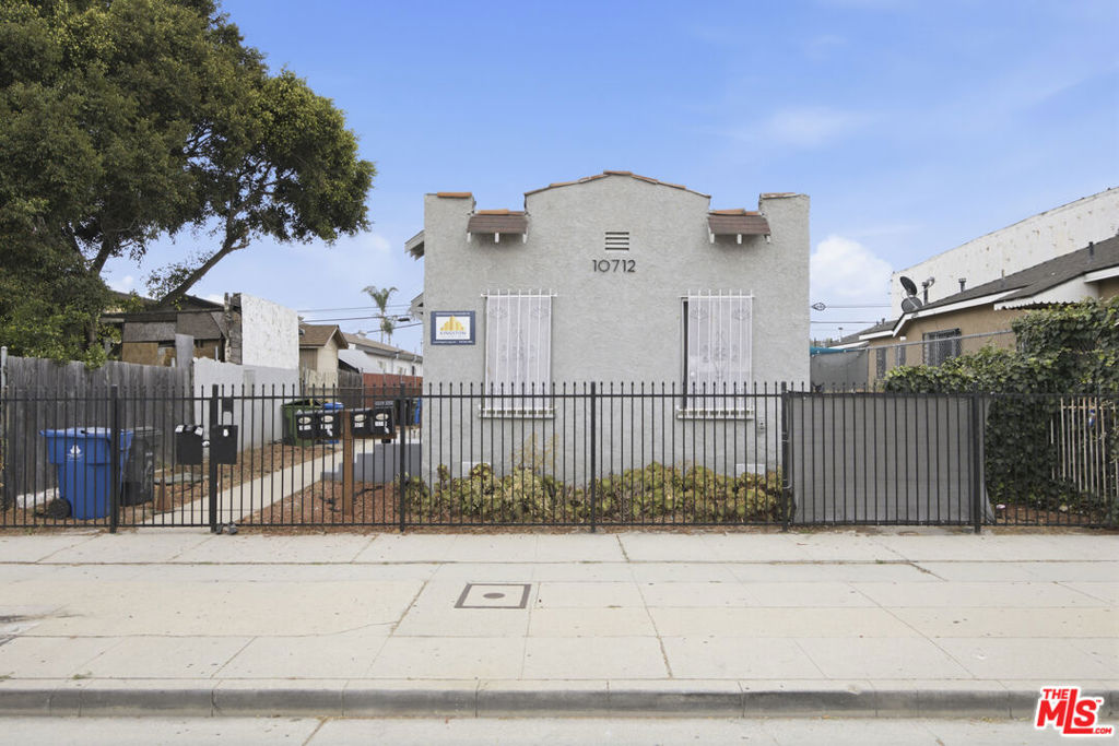 10712 S Broadway
