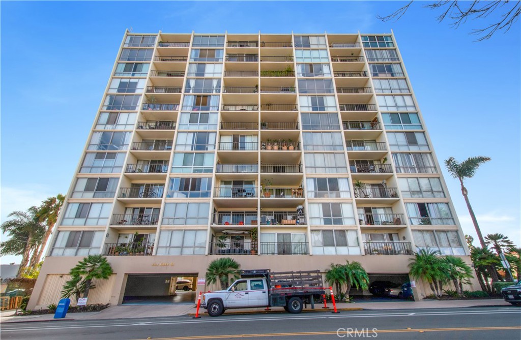 4944 Cass Street 1101