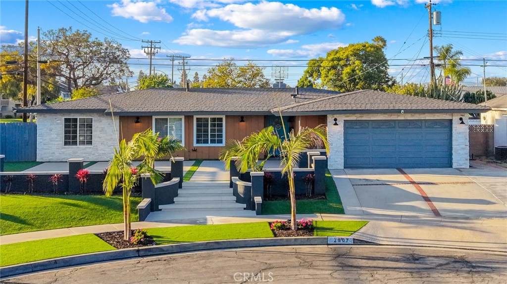 2807 E Alden