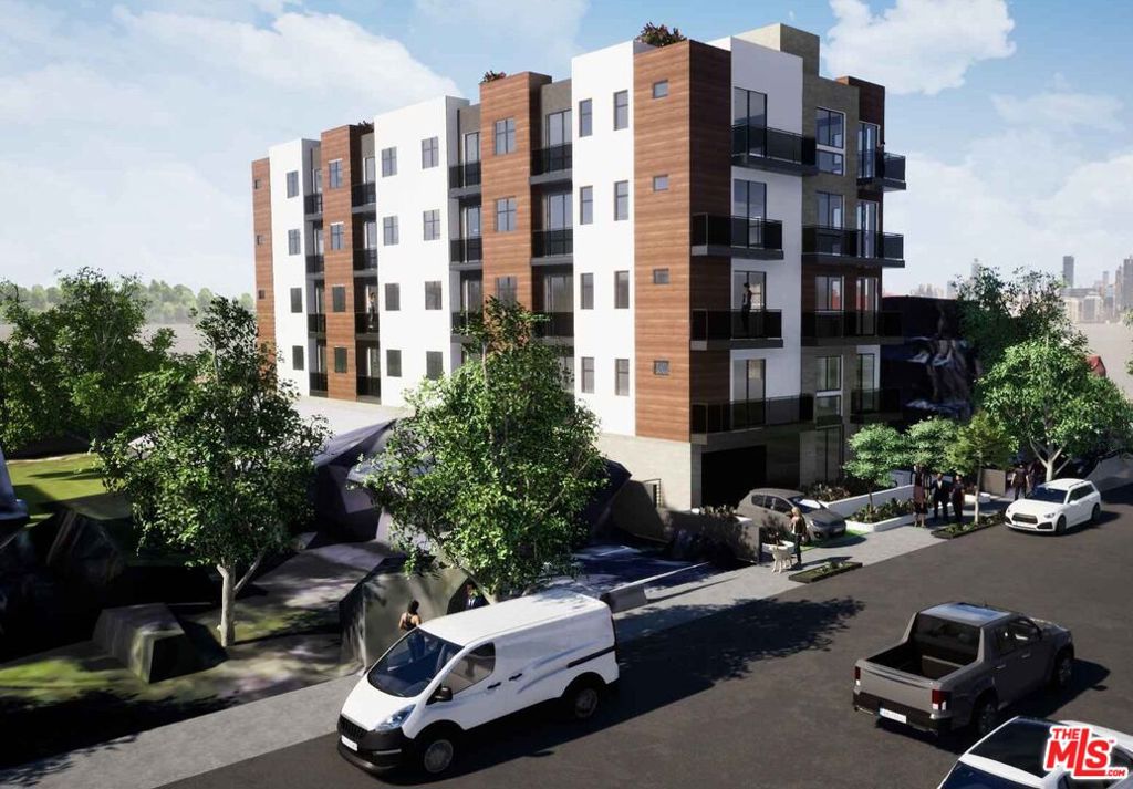 1177 W 37th Place