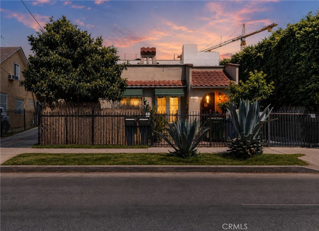 1154 1156 N Wilton Place